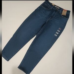 New with Tags Levi's Mom Jeans High waisted Tapered Leg Size 30/27